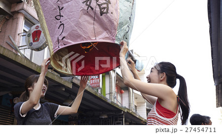 台湾女子旅　ランタン飛ばし 27454711