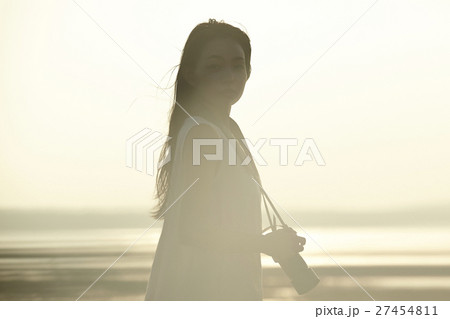 台湾を観光する女性　高美湿地 27454811