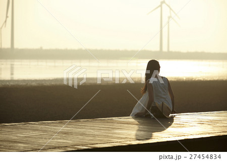 台湾を観光する女性　高美湿地 27454834