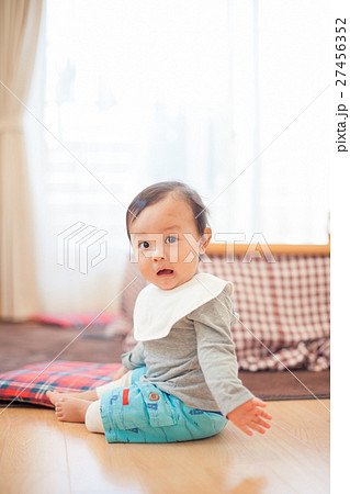1 year old 1 year old 27456352