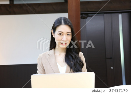 ビジネス 女性 ビジネス 女性 27457170