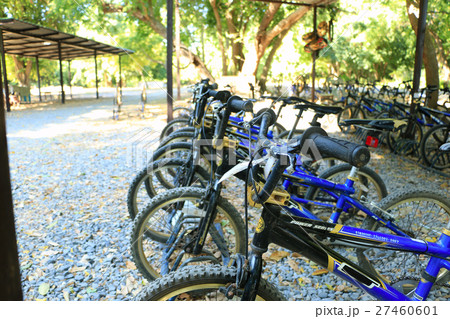 Bicycle parking on the garage  27460601