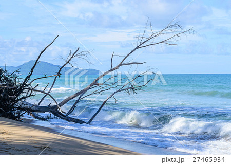 Sea and blue sky during the rainy season 27465934