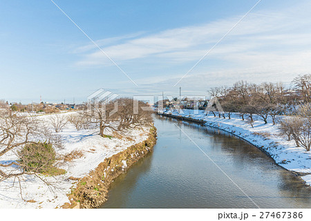 Public park with white snow 27467386