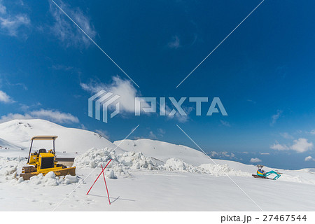 High mountains under snow with clear blue sky 27467544