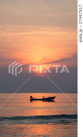 silhouette boat on a sea at sunset 27467917