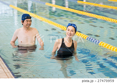 シニアカップル スポーツクラブイメージ シニアカップル スポーツクラブイメージ 27470959