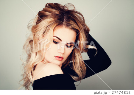 Perfect Woman Fashion Model with Blonde Curly Hair 27474812