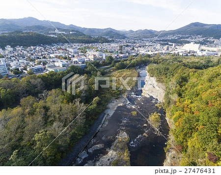 豊平川と住宅街 空撮(札幌市南区) 豊平川と住宅街 空撮(札幌市南区) 27476431