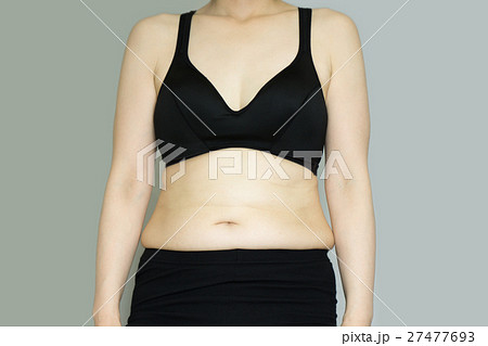 中高年女性のぽっちゃりおなか 27477693