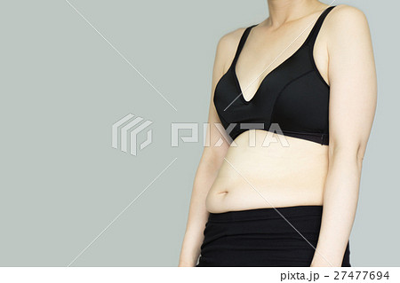 中高年女性のぽっちゃりおなか 27477694
