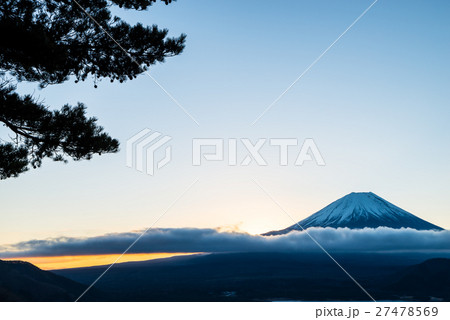 富士山 朝焼け 夜明け 千円札の富士山 (本栖湖 中之倉峠) 冬 富士山 朝焼け 夜明け 千円札の富士山 (本栖湖 中之倉峠) 冬 27478569