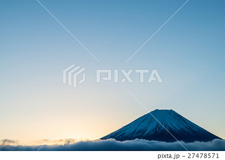 富士山 朝焼け 夜明け 千円札の富士山（本栖湖 中之倉峠）冬 27478571