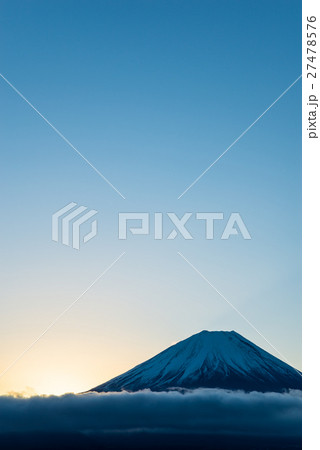 富士山 朝焼け 夜明け 千円札の富士山 (本栖湖 中之倉峠) 冬 富士山 朝焼け 夜明け 千円札の富士山 (本栖湖 中之倉峠) 冬 27478576