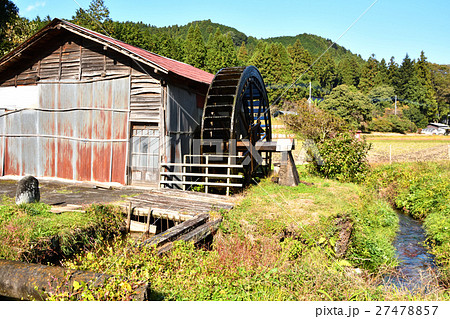 秋の水車小屋 27478857