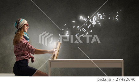 Student girl studying science 27482640