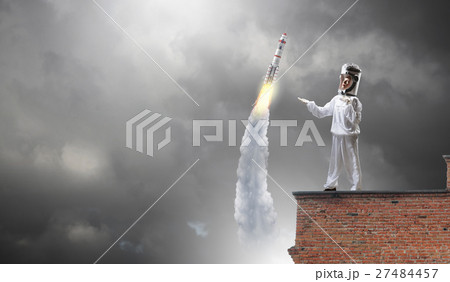 Dreaming to explore space 27484457