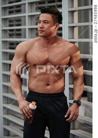 Attractive bodybuilder Attractive bodybuilder 27485998