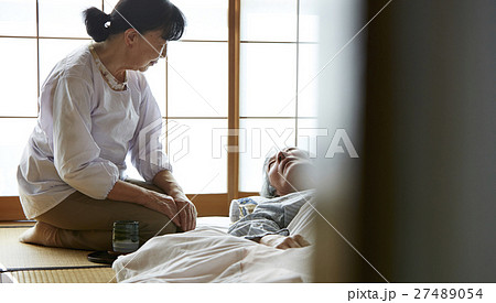 二人暮らし　老夫婦　介護 27489054