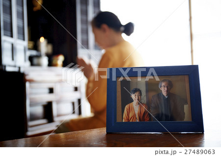一人暮らしの高齢者 写真 思い出 一人暮らしの高齢者 写真 思い出 27489063