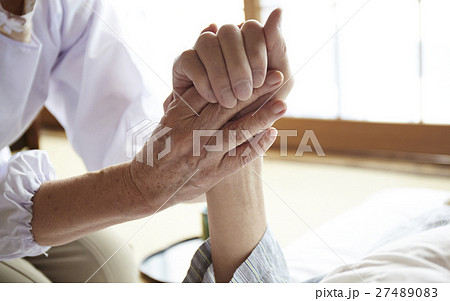 老夫婦　介護　絆 27489083