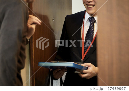 一人暮らしの高齢者　福祉　訪問 27489097