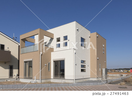 住宅　住宅街　イメージ　青空 快晴　デザイン住宅 27491463