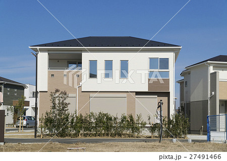 住宅　住宅街　イメージ　青空 快晴　デザイン住宅 27491466