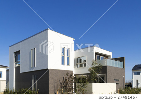 住宅　住宅街　イメージ　青空 快晴　デザイン住宅 27491467