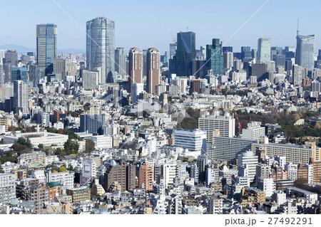 東京都心の街並 クローズアップ 港区 六本木 虎ノ門 高層ビル群と密集するマンションの写真素材