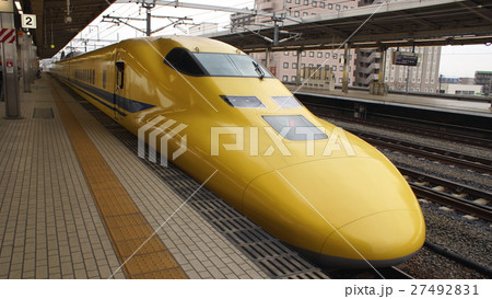 岐阜羽島駅に停車中のドクターイエロー 岐阜羽島駅に停車中のドクターイエロー 27492831