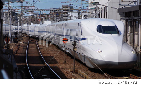 名古屋駅に入線するN700系試運転列車 名古屋駅に入線するN700系試運転列車 27493782