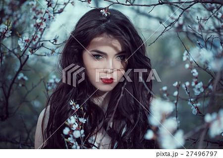 Art Fashion Spring Model Girl Portrait in Night 27496797