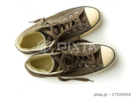 The vintage sneakers. 27500958