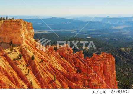 Excellent rock formation. Hoodoos in Bryce Canyon 27501935