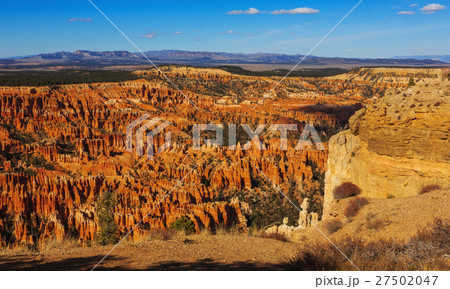 Gorgeous view of hoodoos in Bryce Canyon 27502047