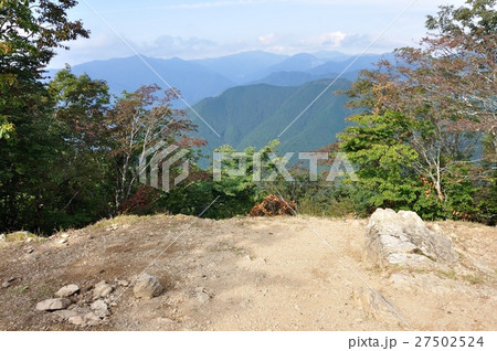 川乗山山頂より望む奥多摩の景色 27502524