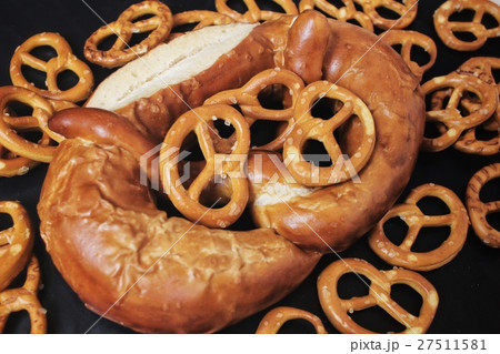 Pretzels 27511581