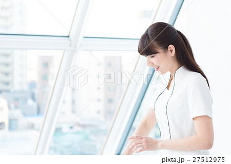 若い女性、エステティシャン、施述イメージ 27512975