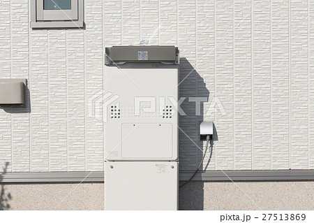 住宅　設備　給湯器　エコジョーズ　屋外設置例 27513869