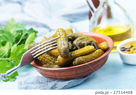 picled cucumbers 27514408