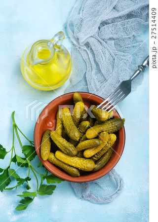 picled cucumbers 27514409