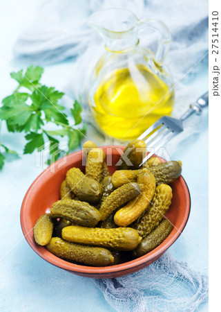 picled cucumbers 27514410