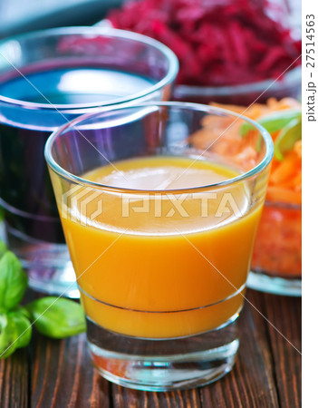 juice in glases juice in glases 27514563