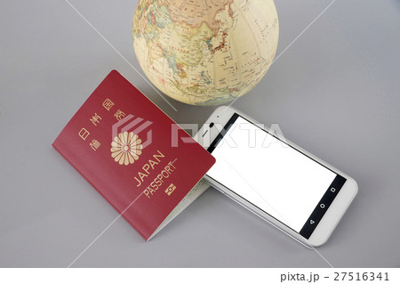 パスポートとスマホ 27516341