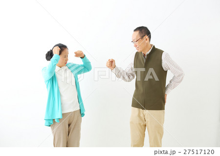 シニア夫婦・喧嘩 27517120