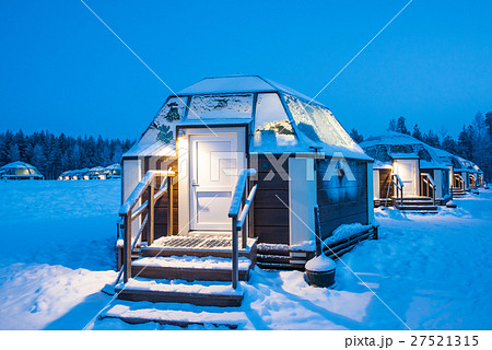 雪のガラスイグルー 27521315