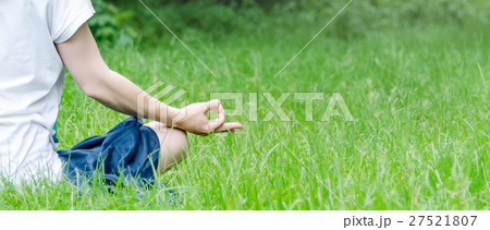 Woman doing yoga in the park 27521807