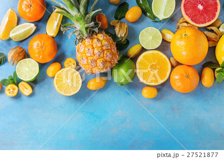 Variety of citrus fruits 27521877