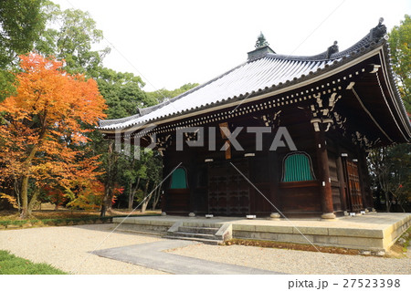 京都　秋の仁和寺　経蔵 27523398